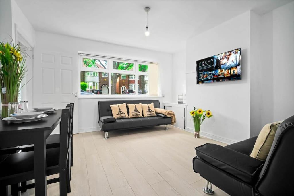 Jlr, Nec, B'Ham, Contractors Villa เบอร์มิงแฮม ภายนอก รูปภาพ
