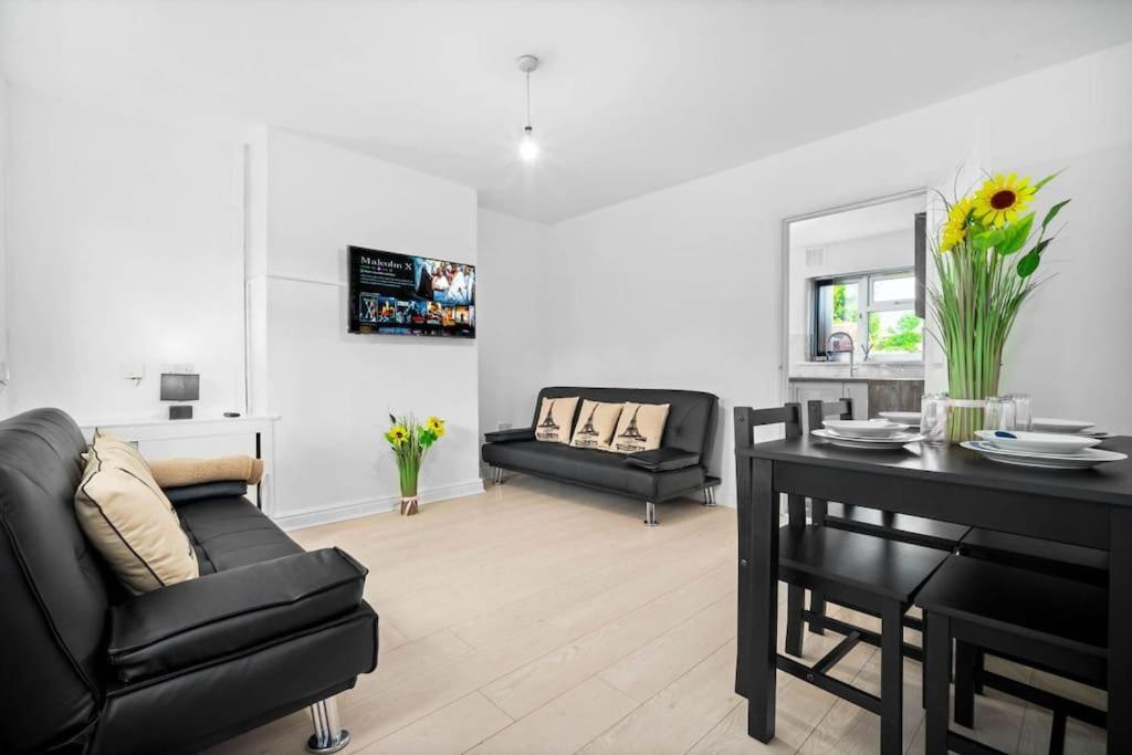 Jlr, Nec, B'Ham, Contractors Villa เบอร์มิงแฮม ภายนอก รูปภาพ