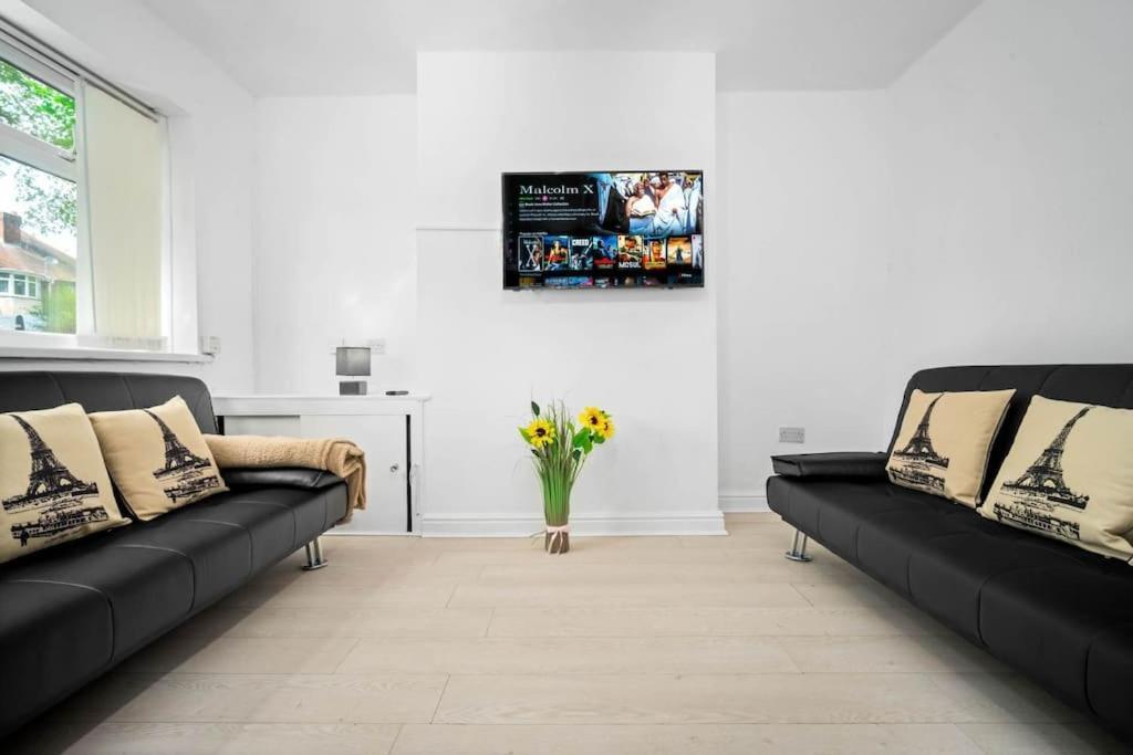 Jlr, Nec, B'Ham, Contractors Villa เบอร์มิงแฮม ภายนอก รูปภาพ
